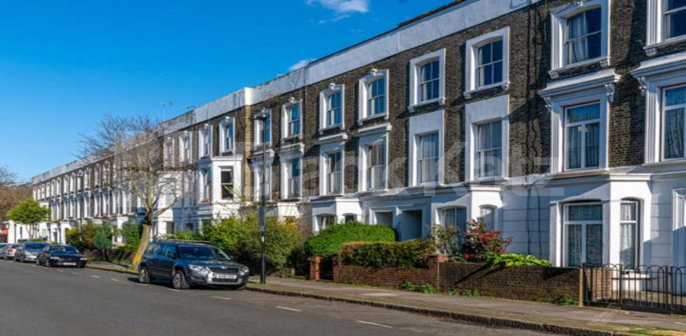 Recently partly renovated house house with six double bedrooms Jackson road, Holloway